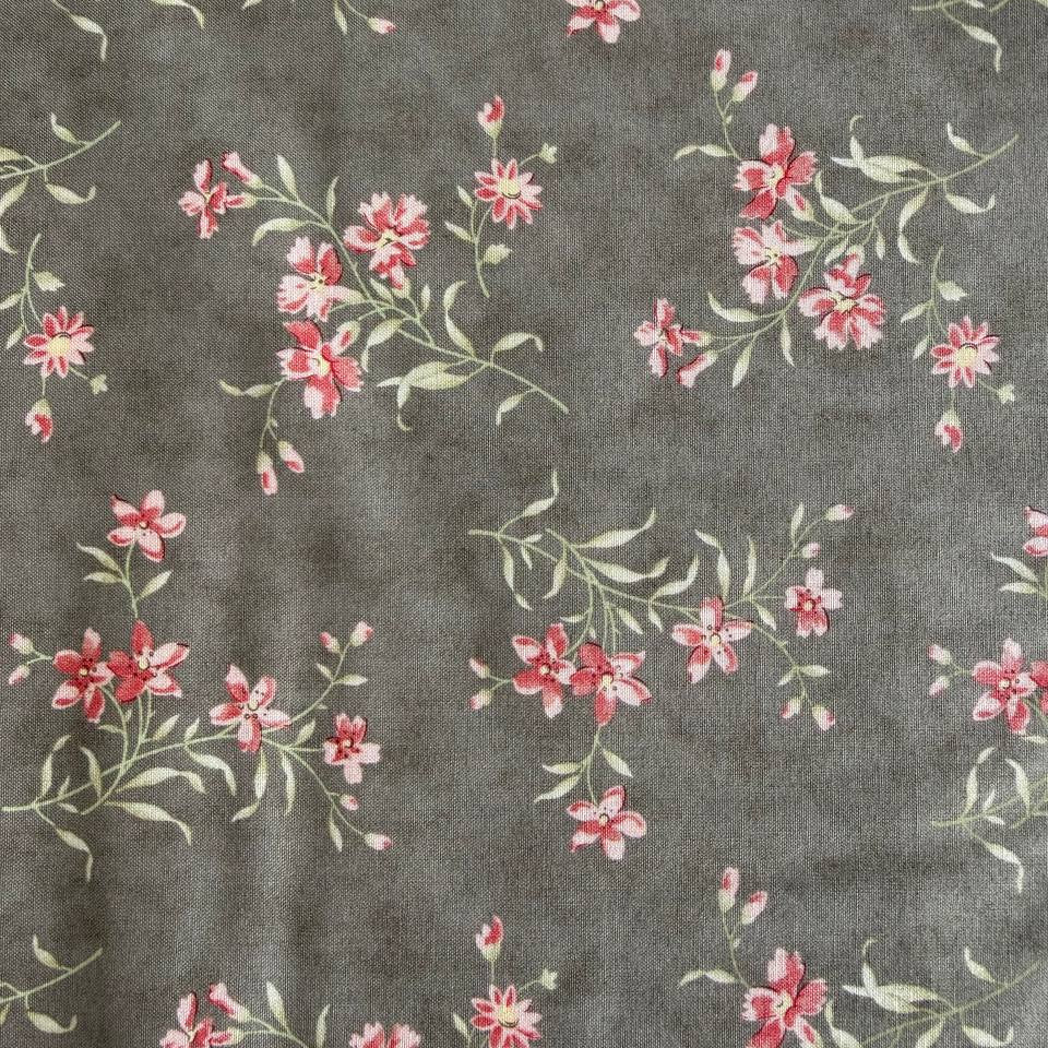 slate quilting cotton fabric with small pink floral branches pattern – Sasha’s Atelier Canada