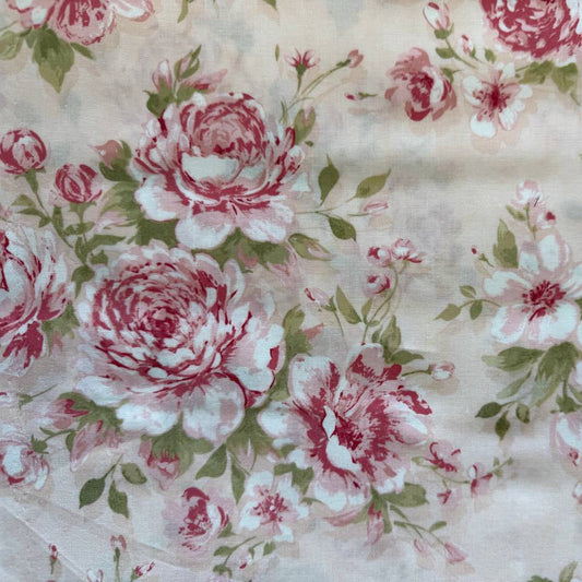 cream quilting cotton fabric with pink vintage roses floral pattern – Sasha’s Atelier Canada