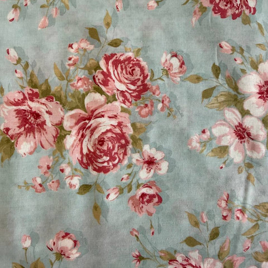 light blue quilting cotton fabric with pink vintage floral roses pattern – Sasha’s Atelier Canada