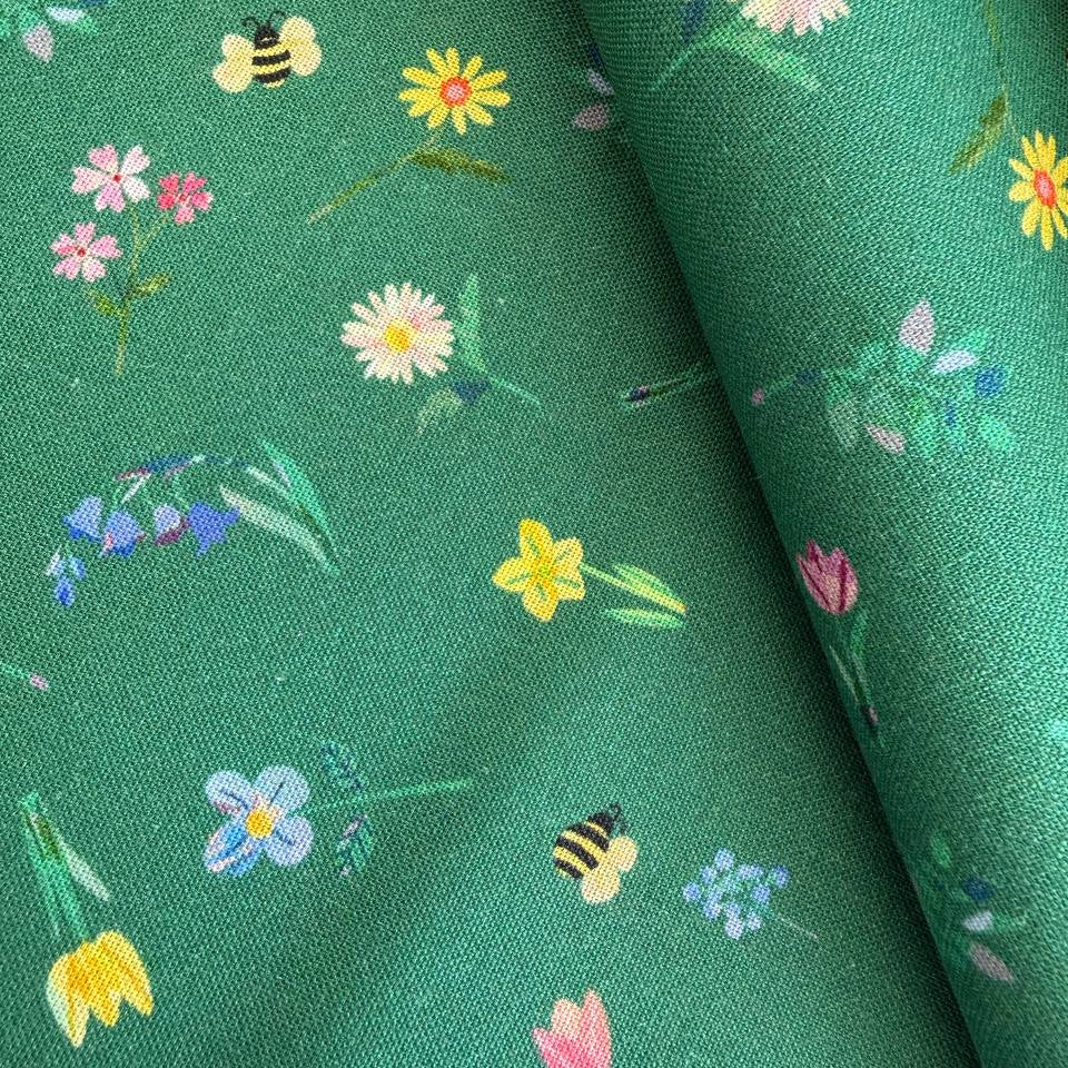 green fabric with small wildflowers and bees pattern for sewing and quilting – Sasha’s Atelier Canada