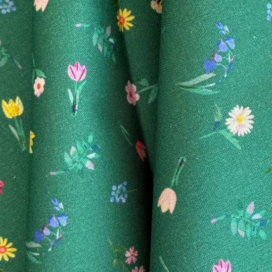 green fabric with small wildflowers and bees pattern for sewing and quilting – Sasha’s Atelier Canada