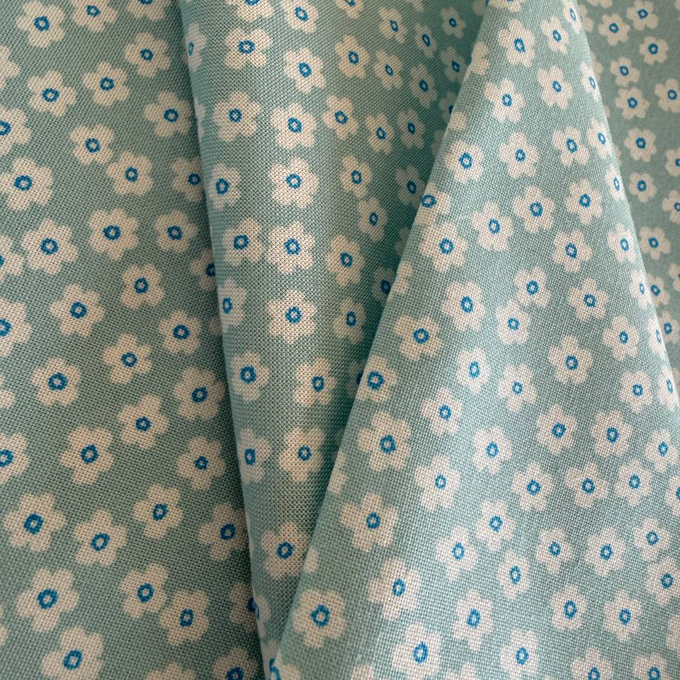 light blue fabric with small white daisy floral pattern for sewing and quilting – Sasha’s Atelier Canada
