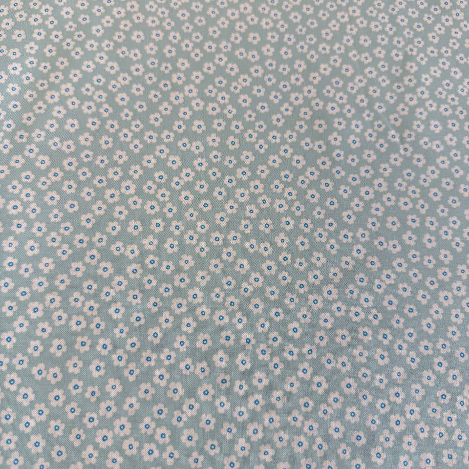 light blue fabric with small white daisy floral pattern for sewing and quilting – Sasha’s Atelier Canada