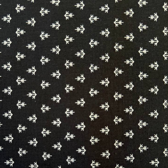 Black cotton fabric with small ivory arrow print – Moda Posh BasicGrey Onyx Noir