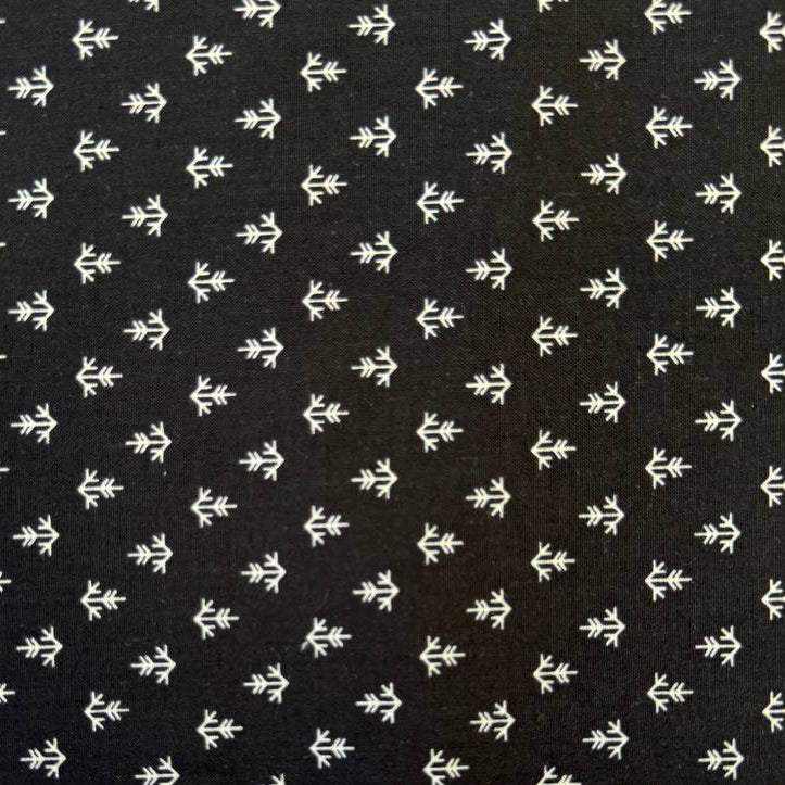 Black cotton fabric with small ivory arrow print – Moda Posh BasicGrey Onyx Noir