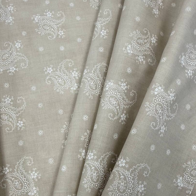 Breathtaking Blues paisley cotton fabric by 3 Sisters for Moda in Ecru