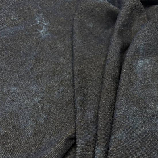Dark blue denim fabric with light blue tie-dye effect, 85% cotton and 15% polyester, 180 cm wide