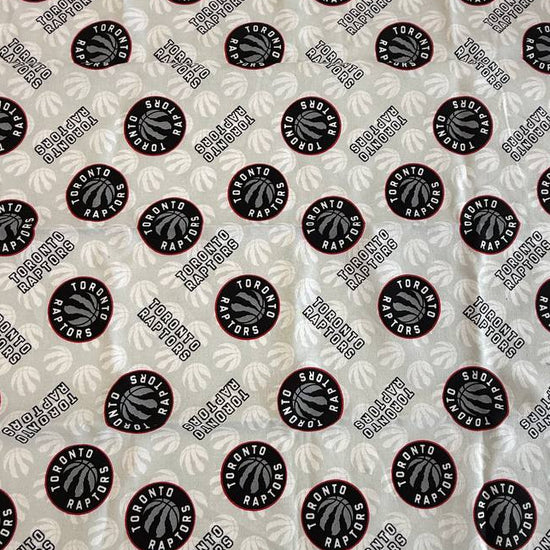 Toronto Raptors Fat Quarter made from 100% premium cotton, featuring the Toronto Raptors logo on a light grey background. Pre-cut fabric measuring 50 × 50 cm, perfect for quilting, sewing, patchwork, and crafts.