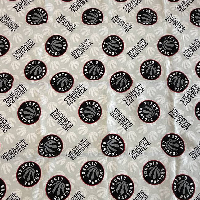 Toronto Raptors Fat Quarter made from 100% premium cotton, featuring the Toronto Raptors logo on a light grey background. Pre-cut fabric measuring 50 × 50 cm, perfect for quilting, sewing, patchwork, and crafts.