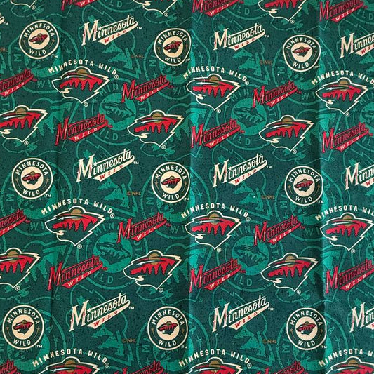 Minnesota Wild Fat Quarter made from 100% premium cotton, featuring the Minnesota Wild logo and team name on a green background. Pre-cut fabric measuring 50 × 50 cm, perfect for quilting, sewing, patchwork, and crafts.