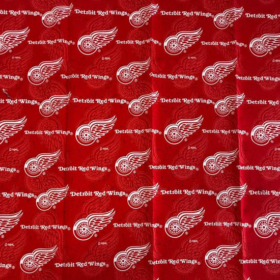 Detroit Red Wings Fat Quarter quilting cotton fabric, 100% cotton, pre-cut 50 × 50 cm with official NHL team logo.